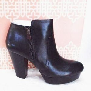 NEW IN BOX GIANNI BINI BLACK LEATHER BOOTIE